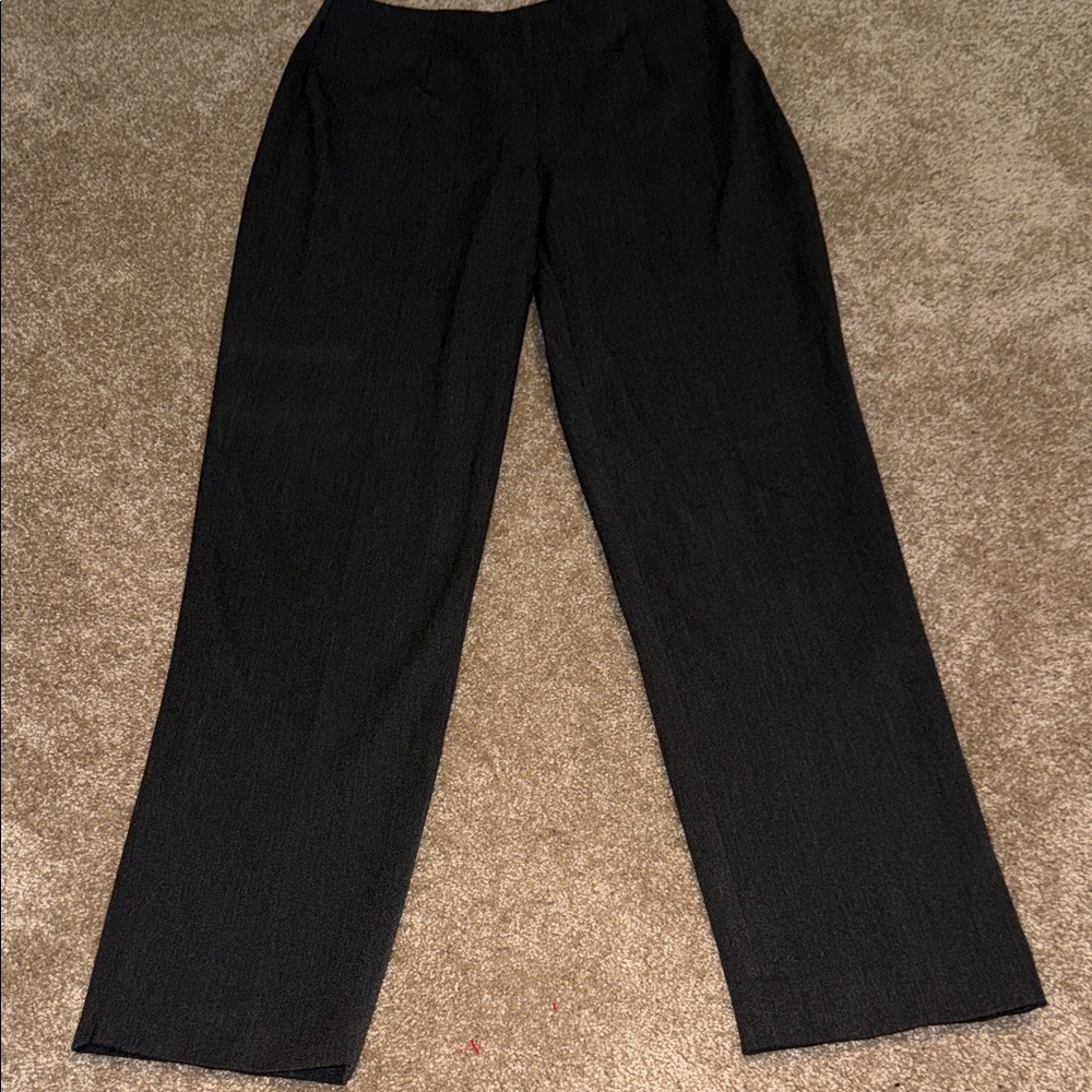 Saks Fifth Avenue Women’s Black Trousers - size 6. Y